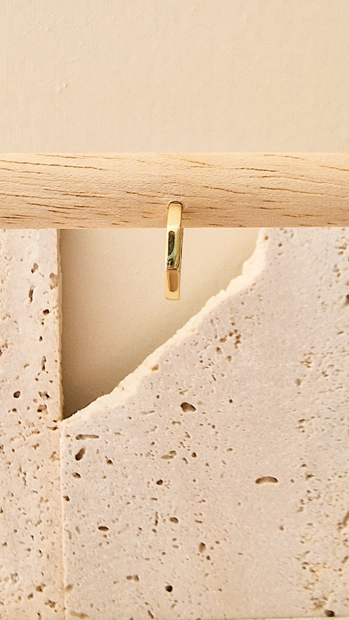 Shocking small oorbel