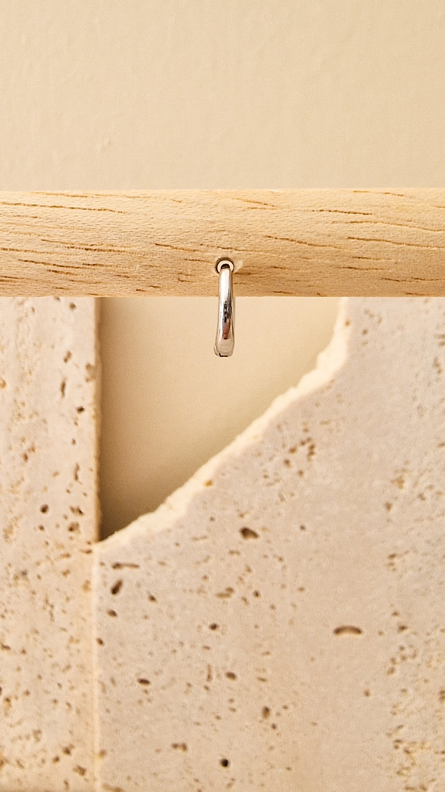 Basic extra smal 6mm oorbel ZILVER