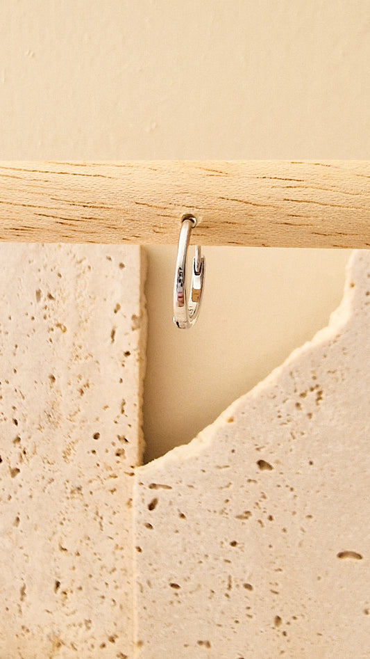 Basic extra smal 10mm oorbel ZILVER