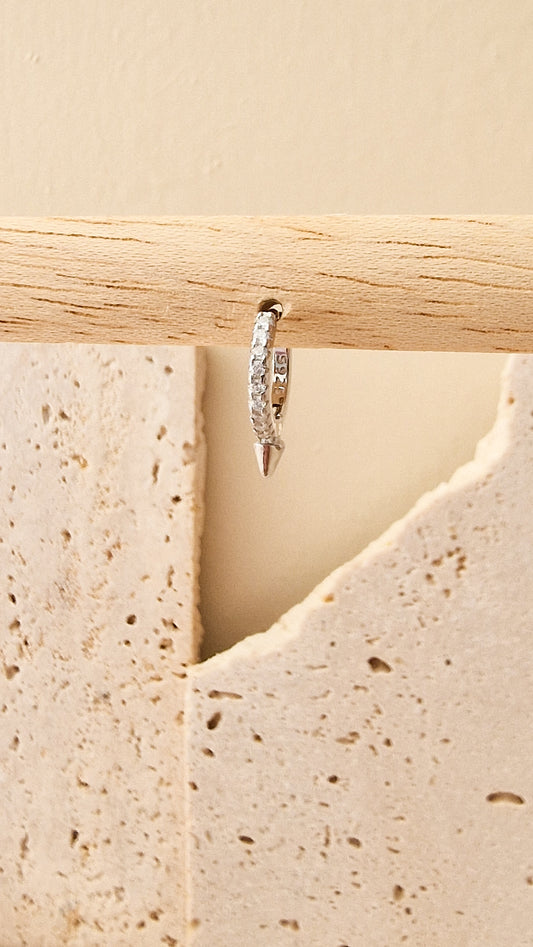 Small spike oorbel ZILVER