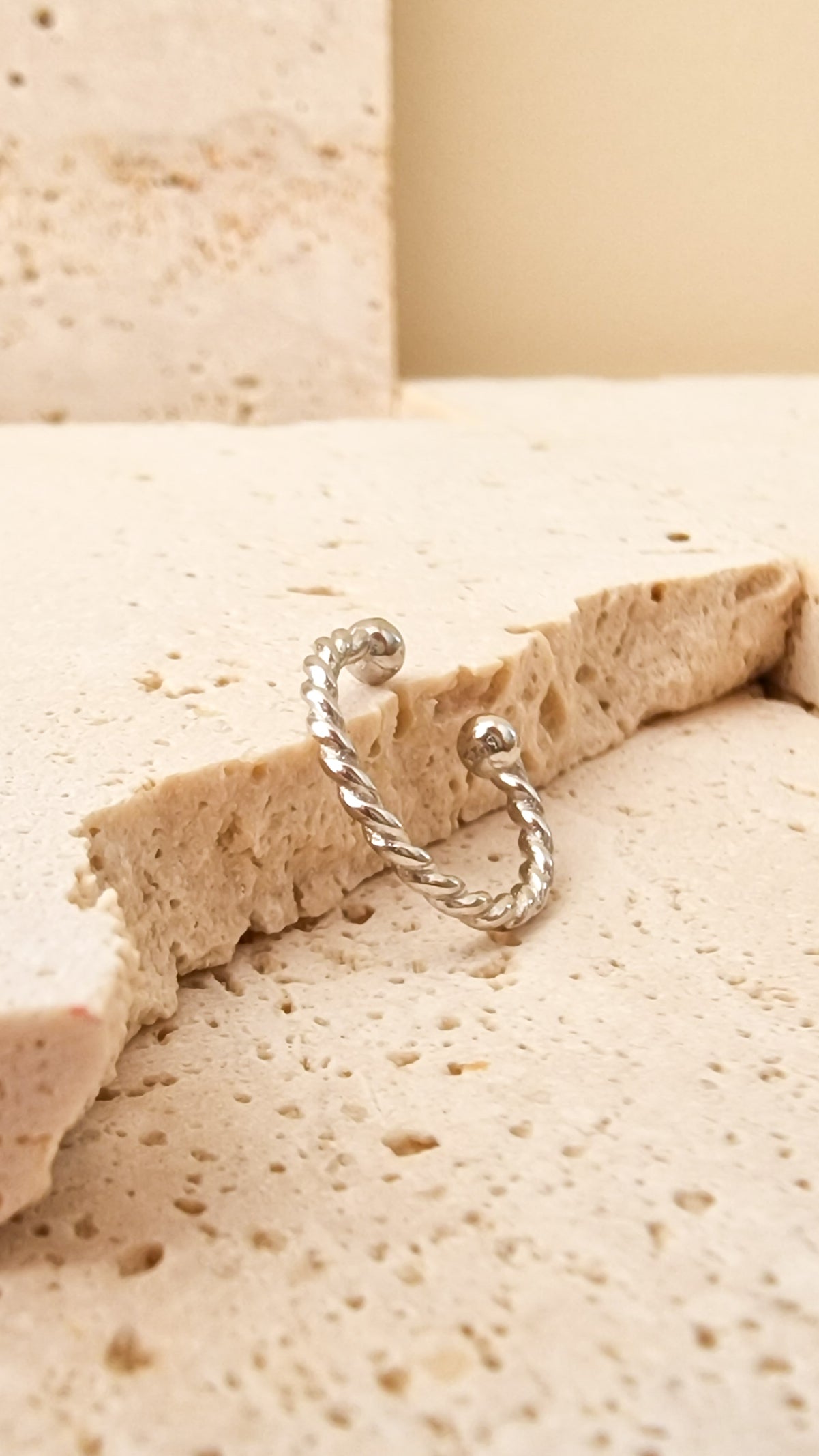 Twisted earcuff Zilver