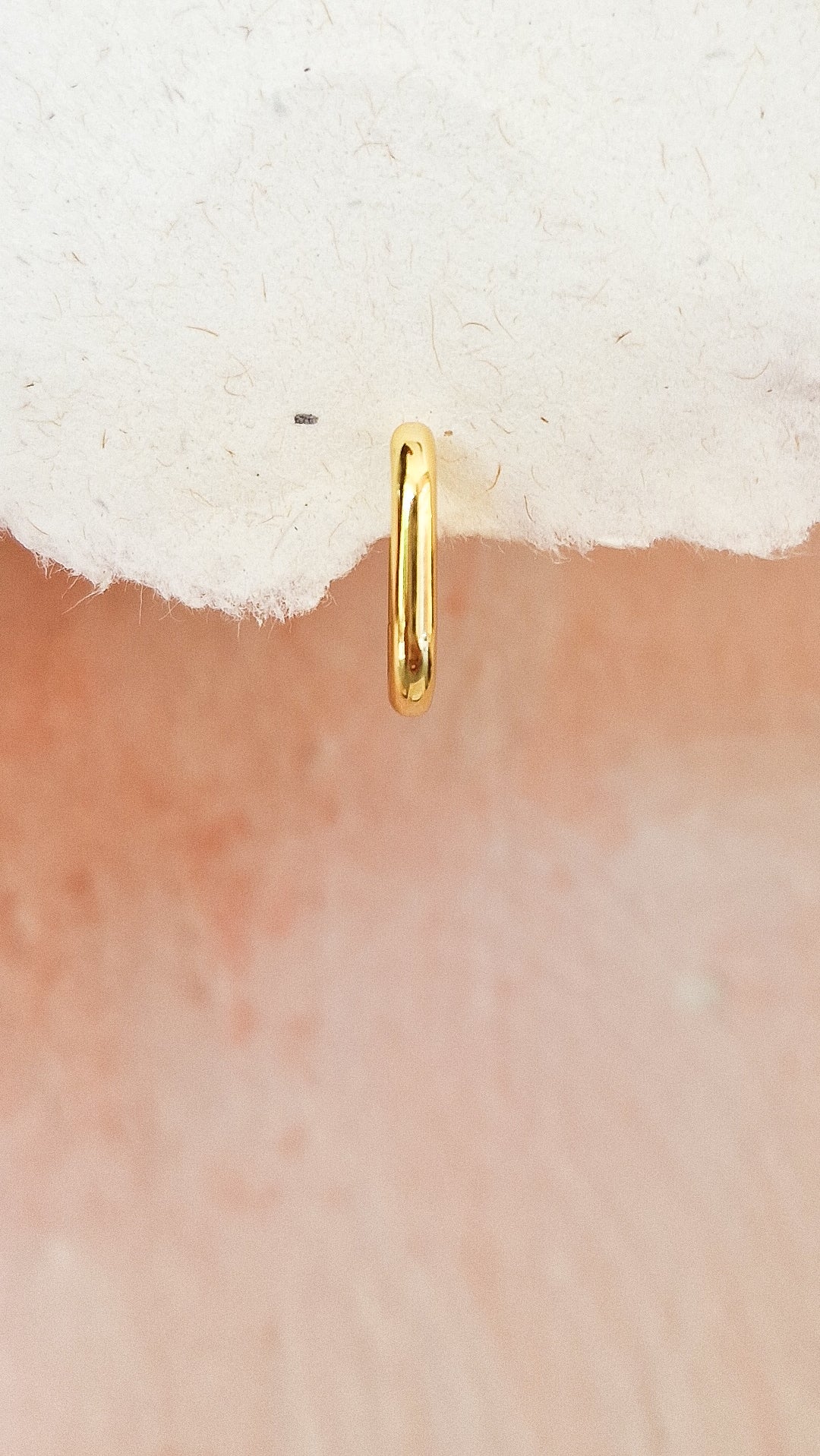 Small oval rounded oorbel