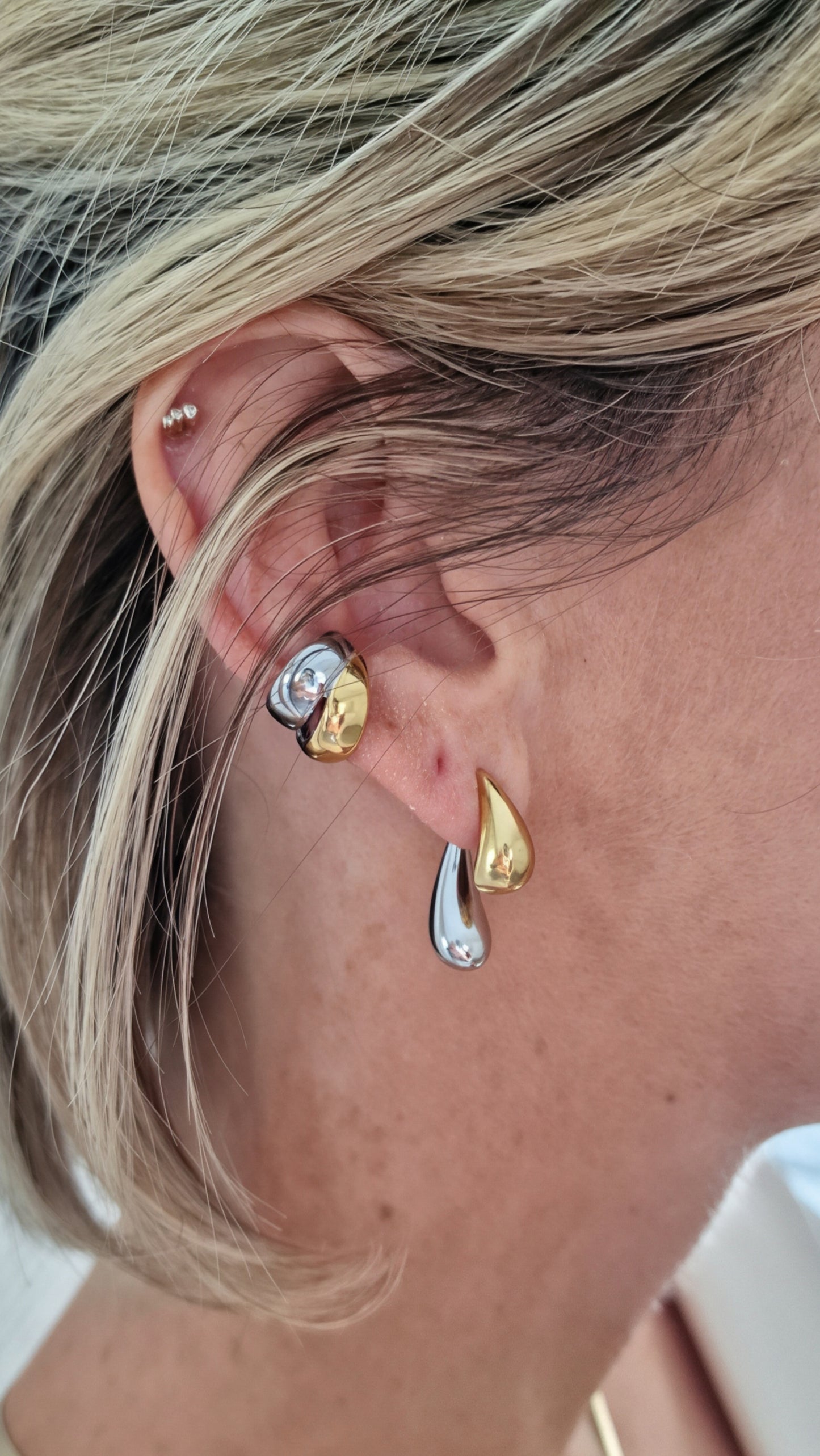 Double mixed ear cuff