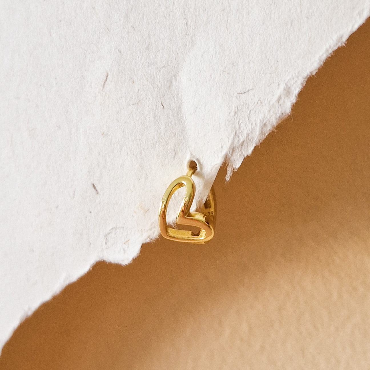 A deeper love oorbel