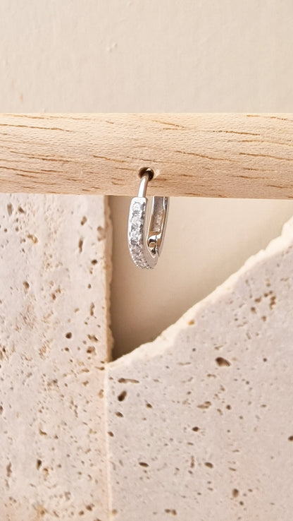Not round shiny oorbel ZILVER