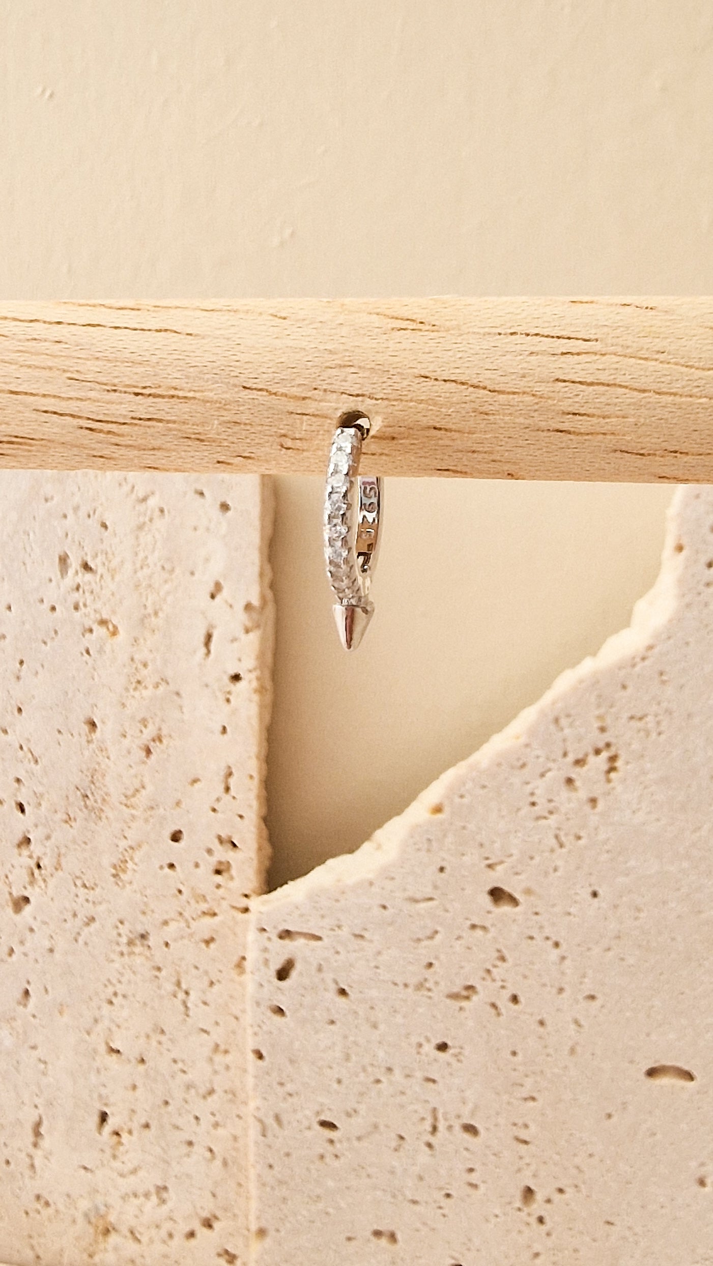 Small spike oorbel ZILVER