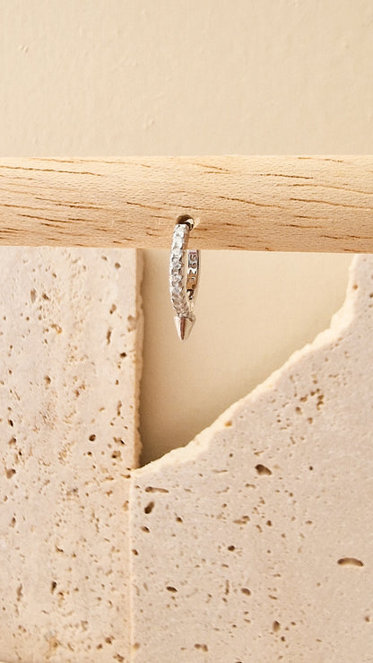 Small spike oorbel ZILVER