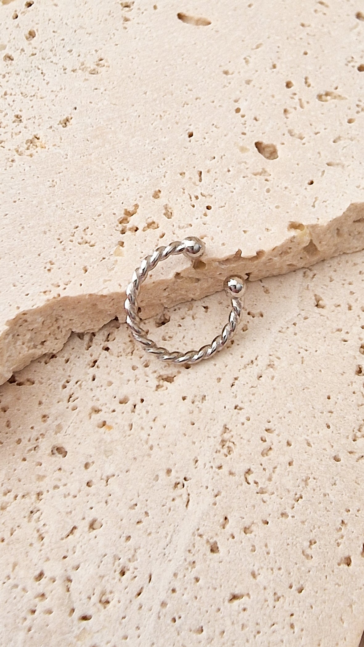 Twisted earcuff Zilver