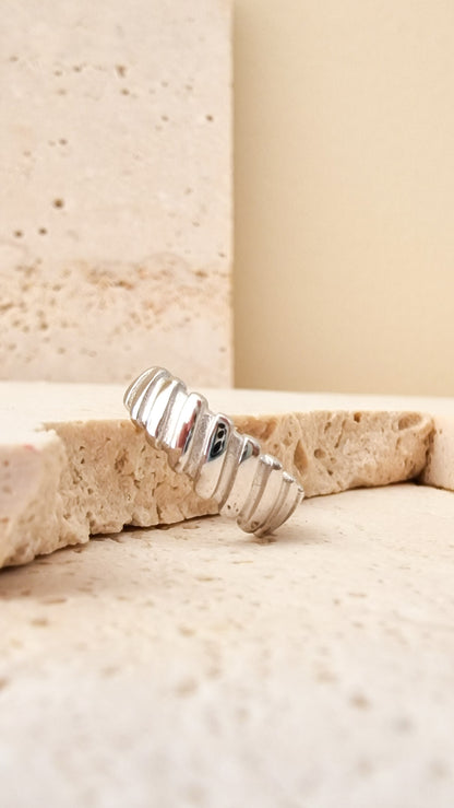 Striped earcuff Zilver