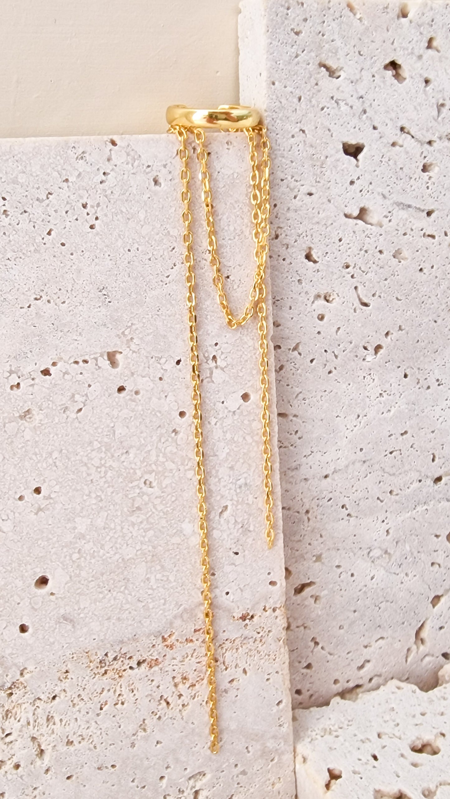 Elegant earcuff