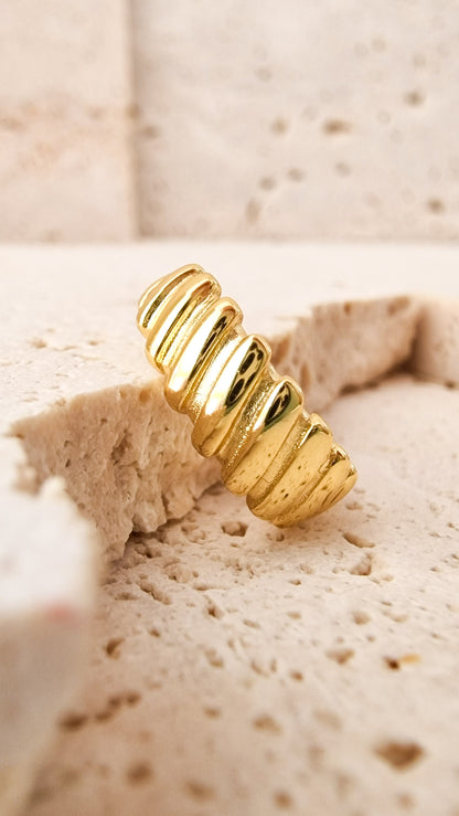 Striped earcuff