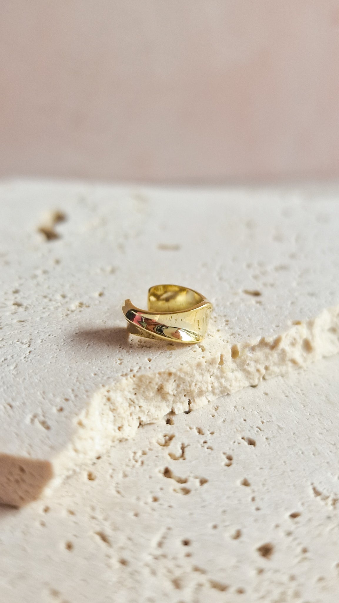 Swirl earcuff