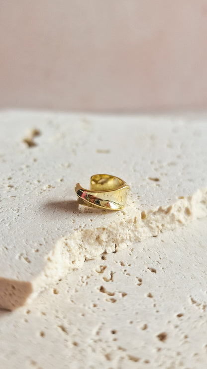 Swirl earcuff