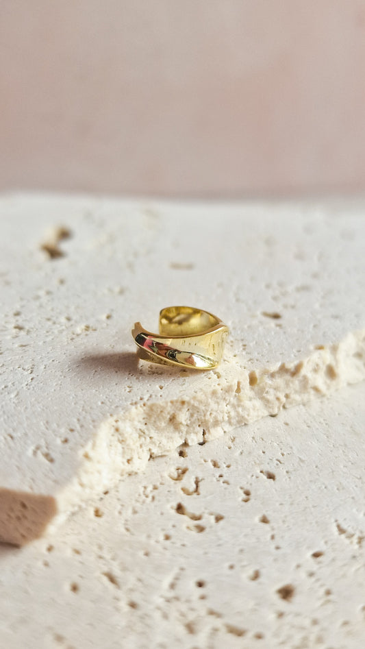 Swirl earcuff