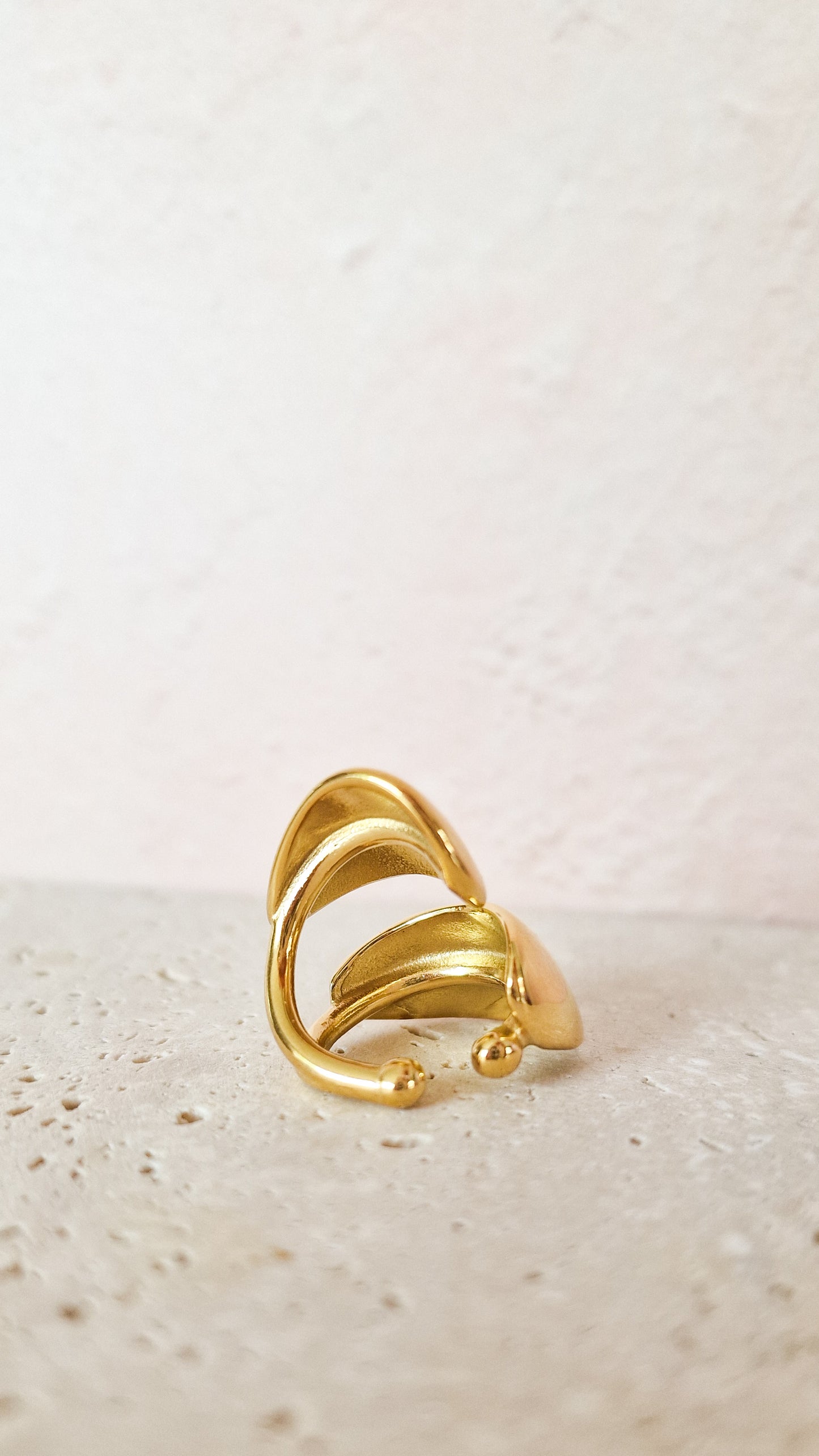 Hug me thight ear cuff