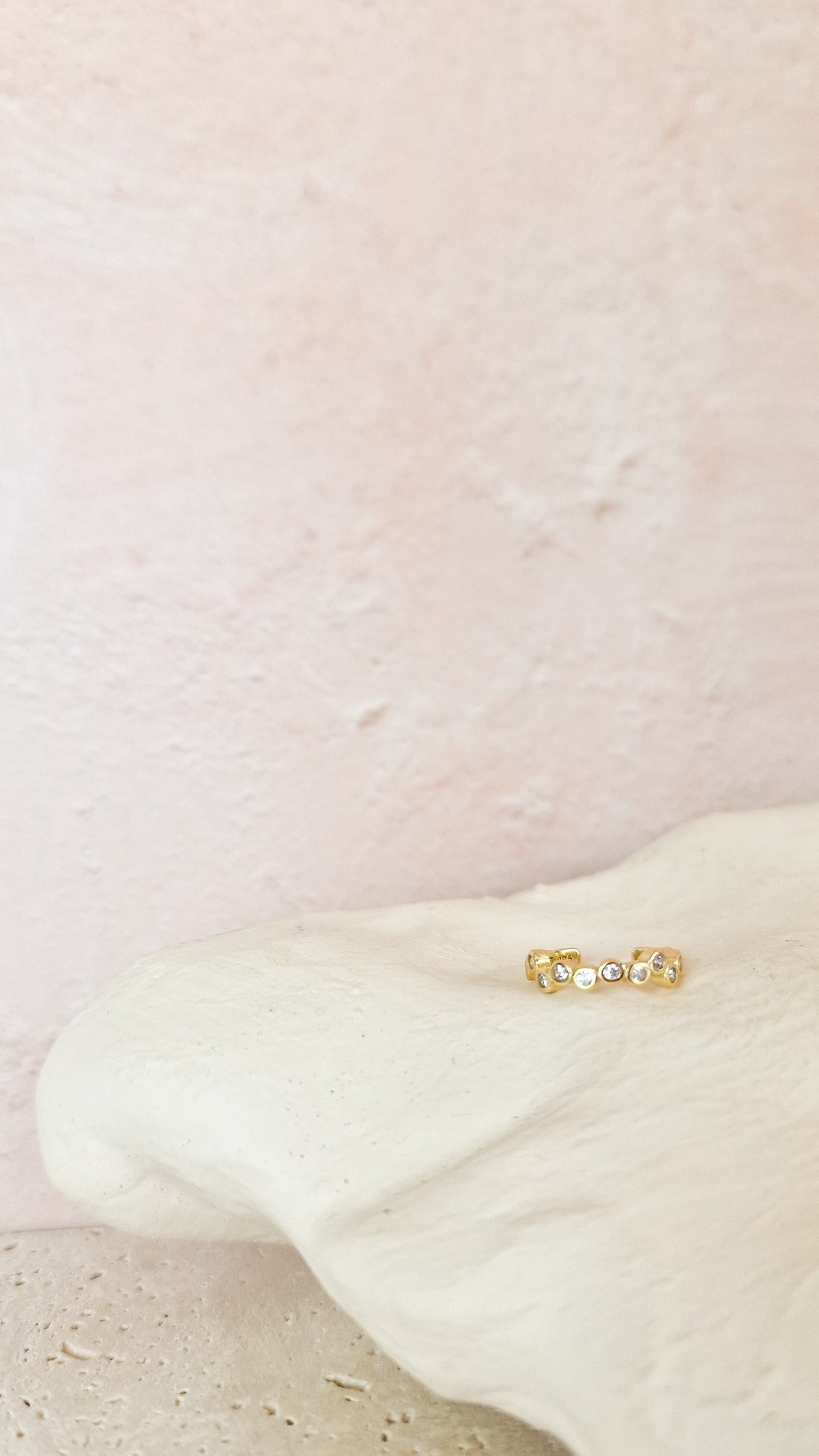 Bubbles ear cuff