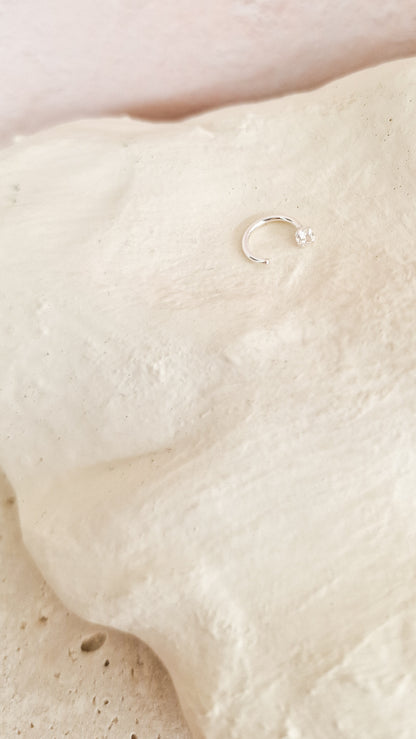 Shiny hug 5mm piercing zilver