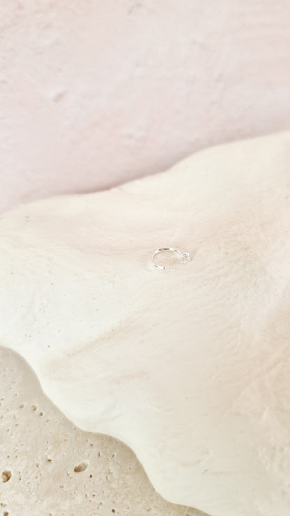 Shiny hug 5mm piercing zilver