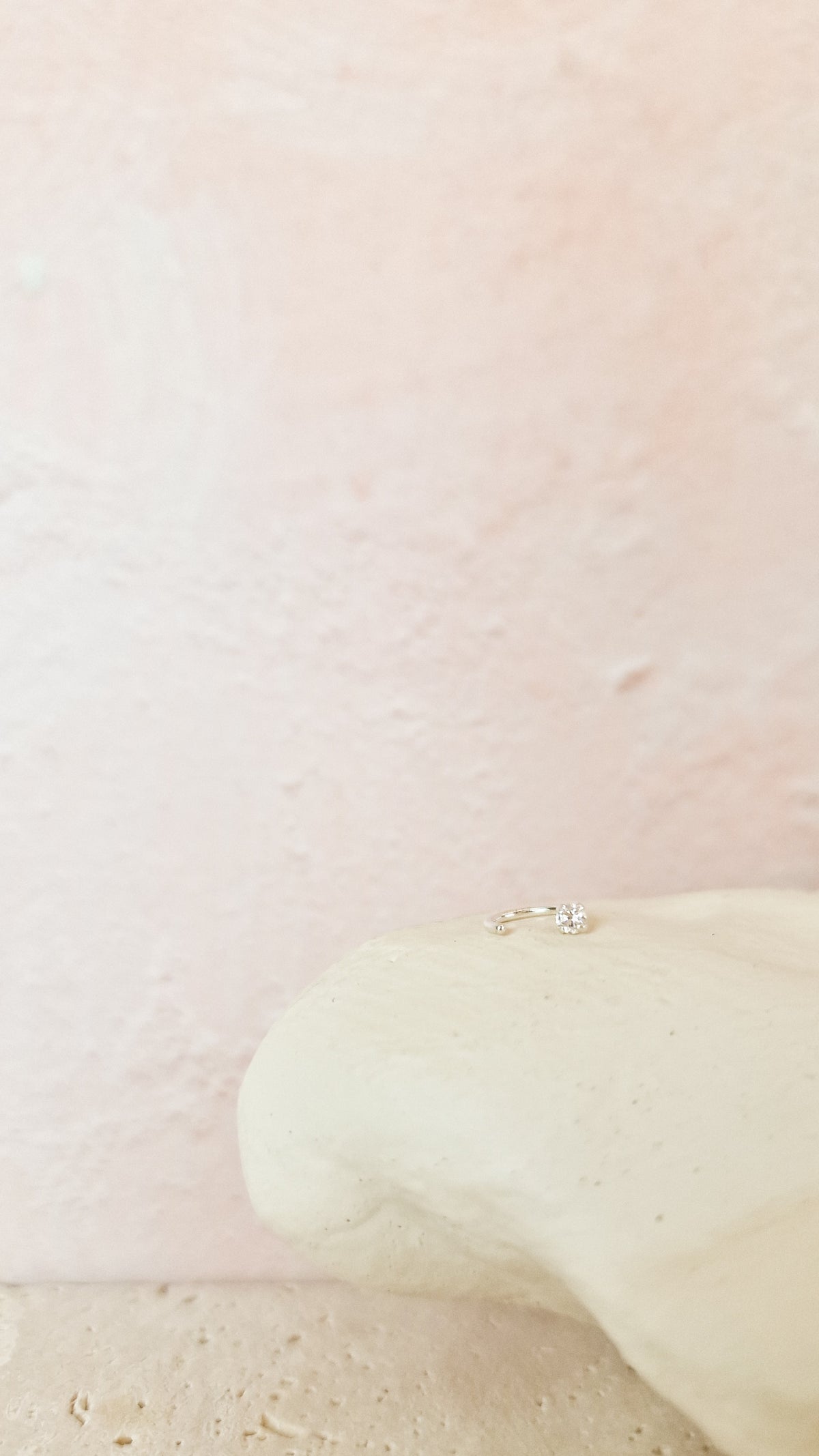 Shiny hug 5mm piercing zilver