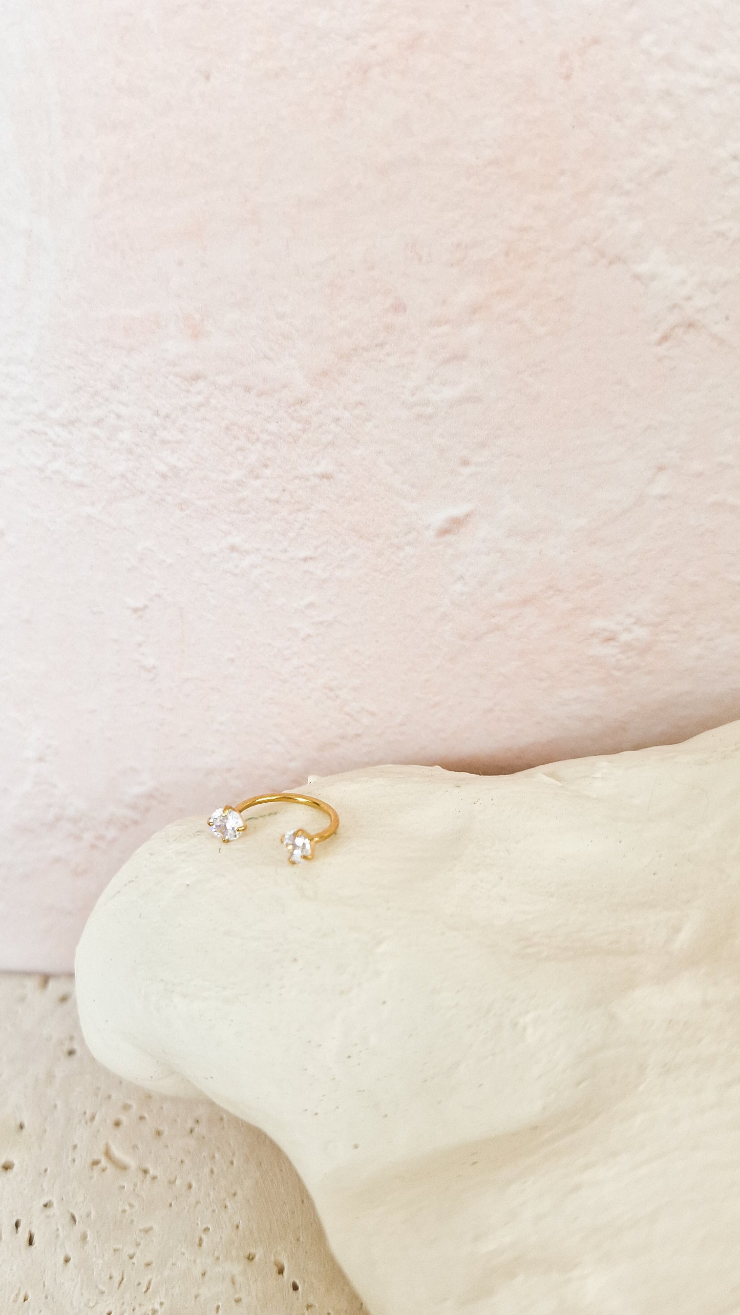 Shiny shiny piercing goud