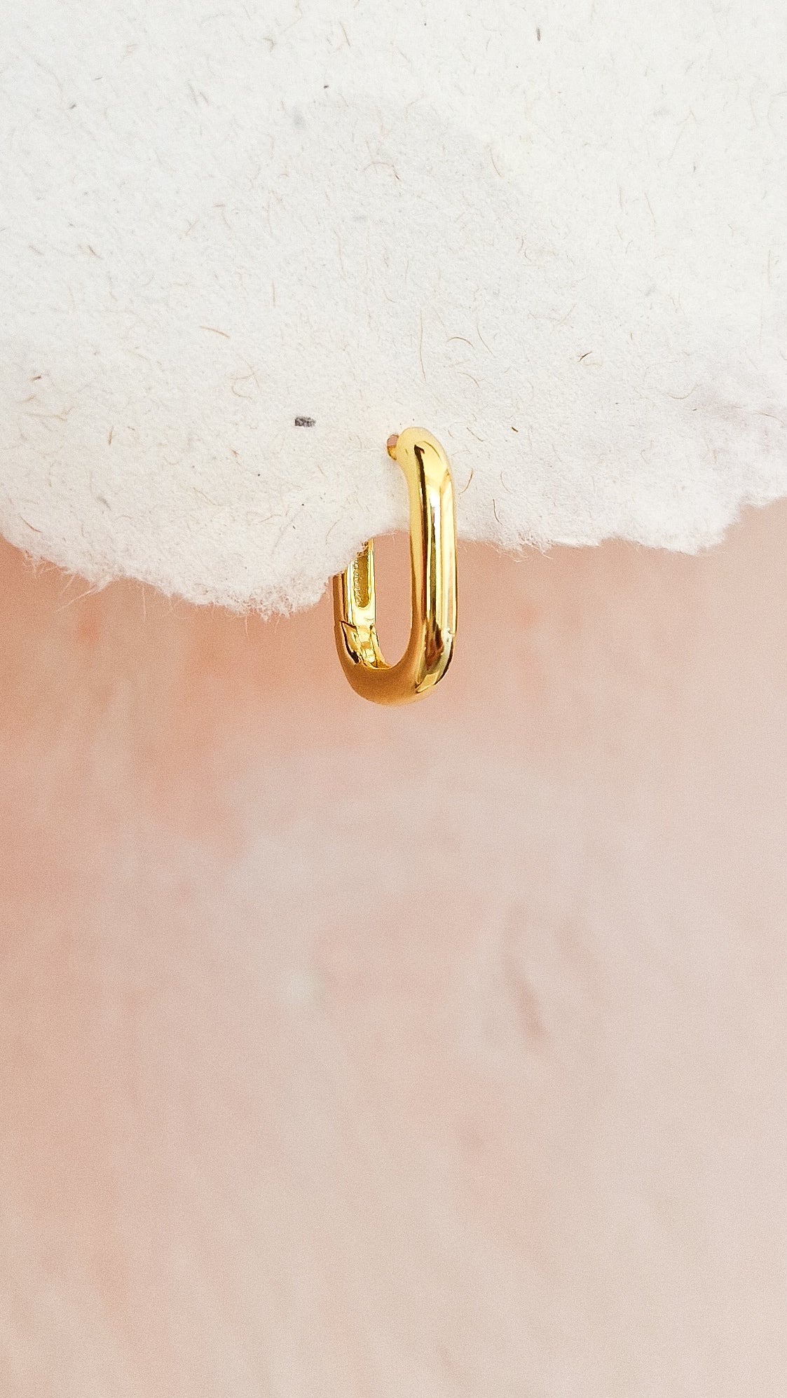 Small oval rounded oorbel